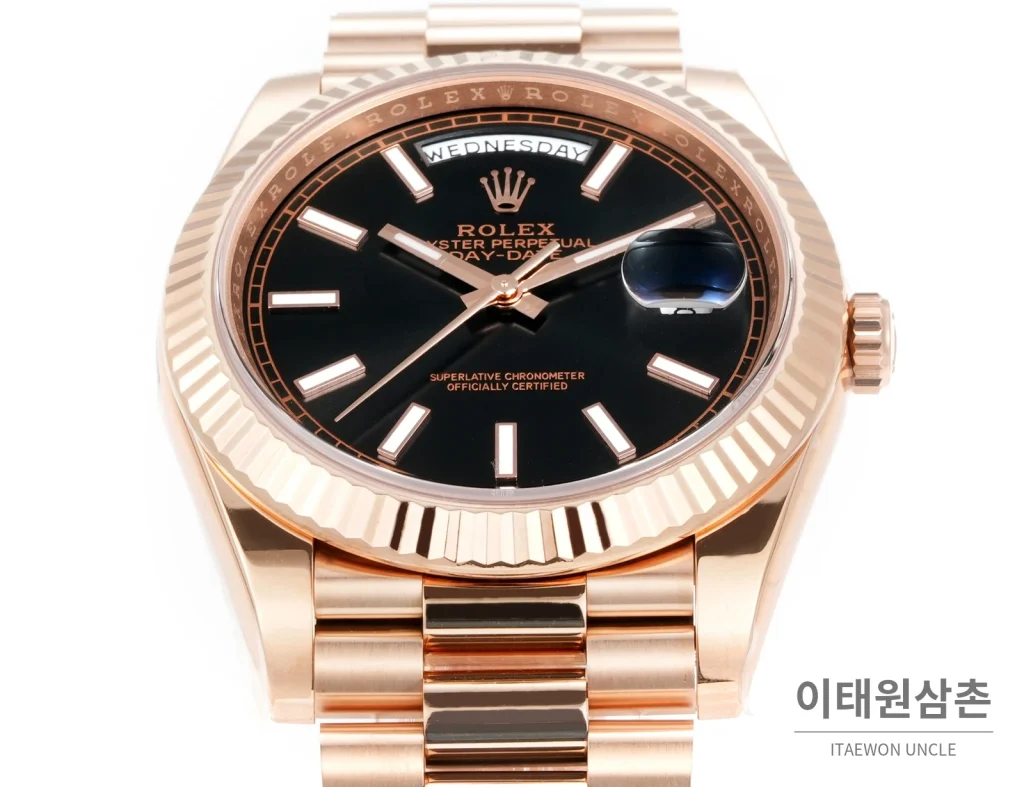 롤렉스 데이데이트 40 골드 프레지던트 브레이슬릿 오토매틱 40mm 블랙 다이얼 로즈골드 베젤