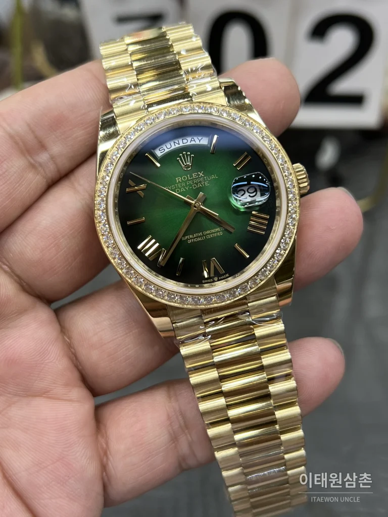 롤렉스 데이데이트 오토매틱 40mm 그린 다이얼 (2)