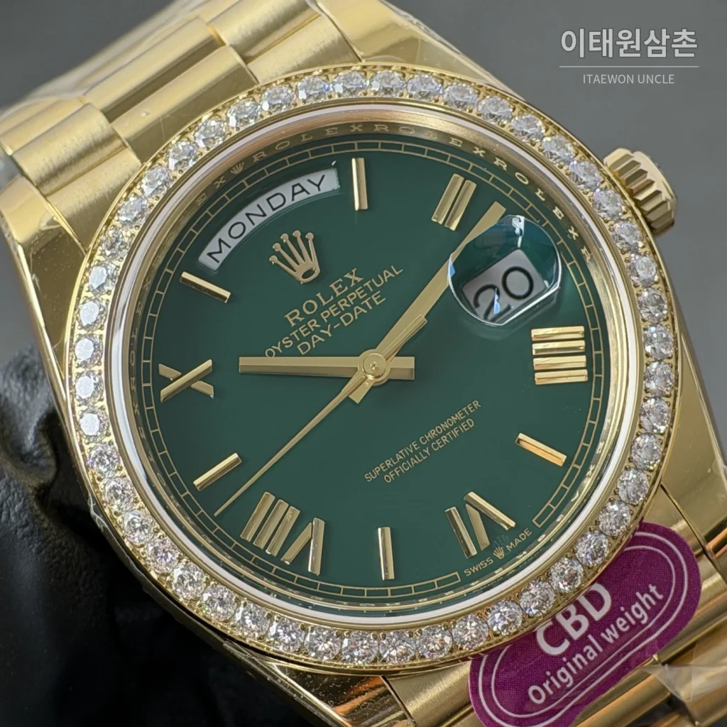 롤렉스 데이데이트 카지노그린 다이얼 라운드다이아 베젤 오토매틱