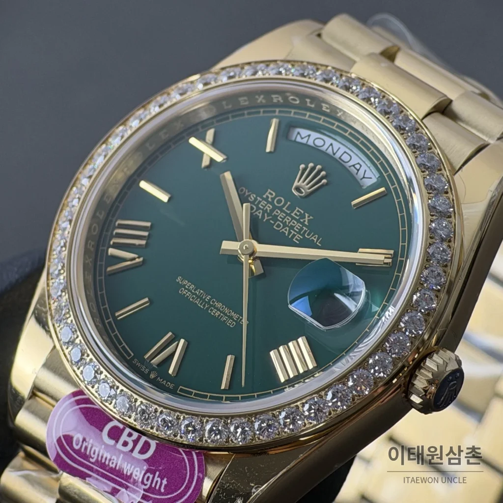 롤렉스 데이데이트 카지노그린 다이얼 라운드다이아 베젤 오토매틱