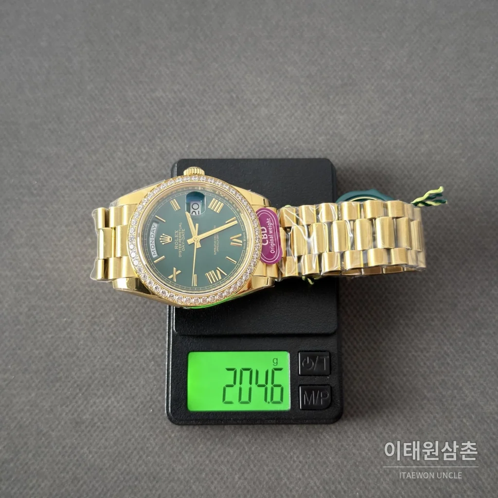롤렉스 데이데이트 카지노그린 다이얼 라운드다이아 베젤 오토매틱
