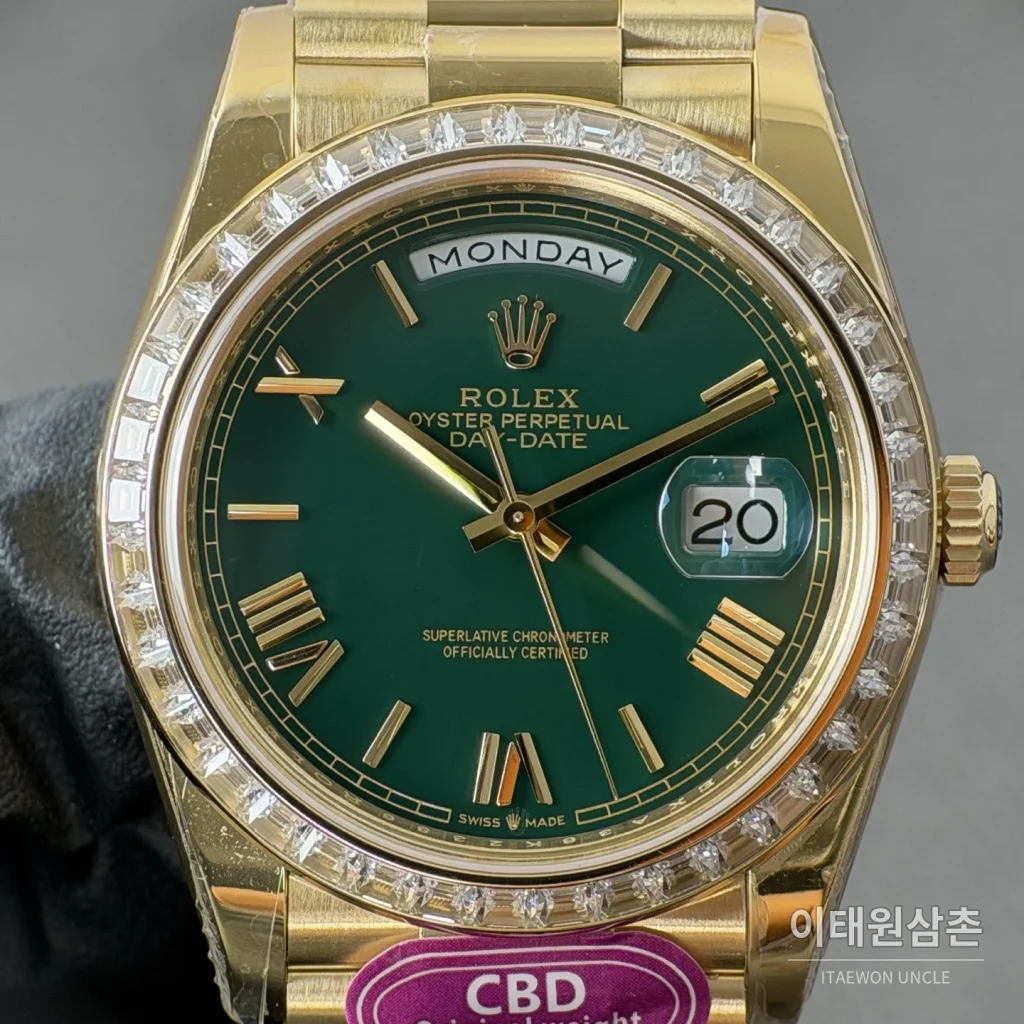 롤렉스 데이데이트 카지노그린 다이얼 스퀘어다이아 베젤 오토매틱