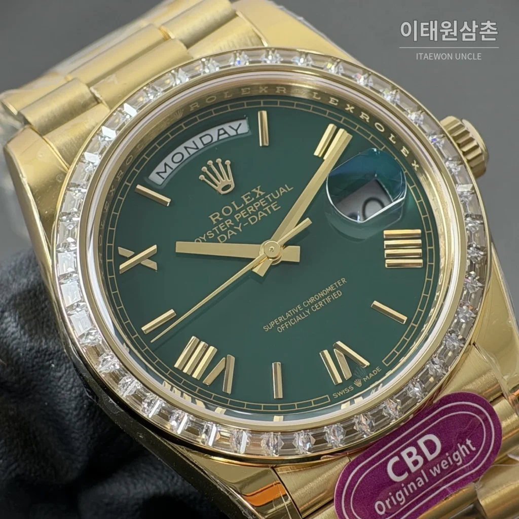 롤렉스 데이데이트 카지노그린 다이얼 스퀘어다이아 베젤 오토매틱