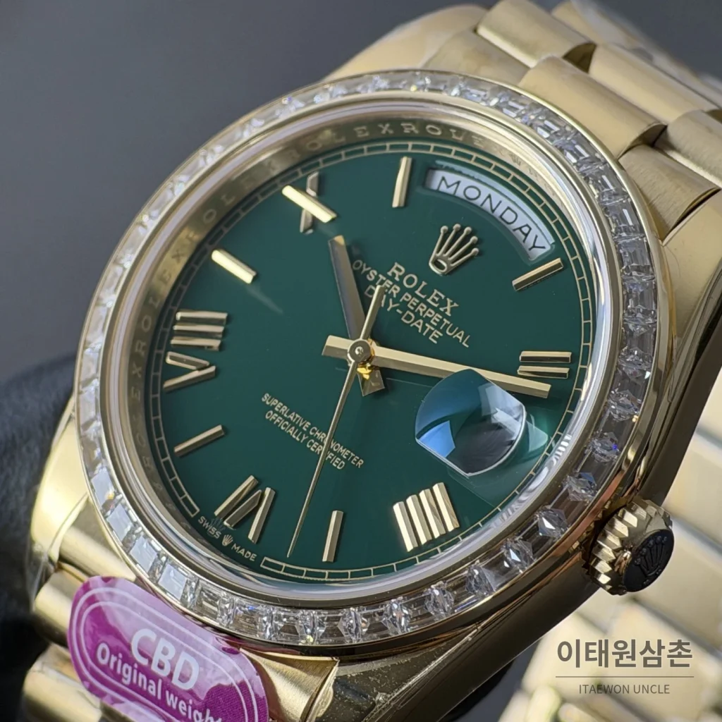 롤렉스 데이데이트 카지노그린 다이얼 스퀘어다이아 베젤 오토매틱