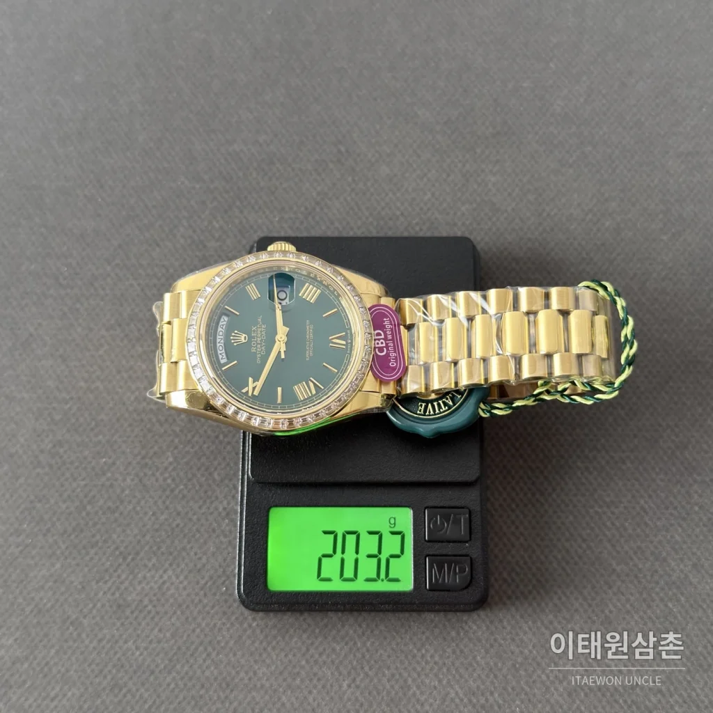 롤렉스 데이데이트 카지노그린 다이얼 스퀘어다이아 베젤 오토매틱