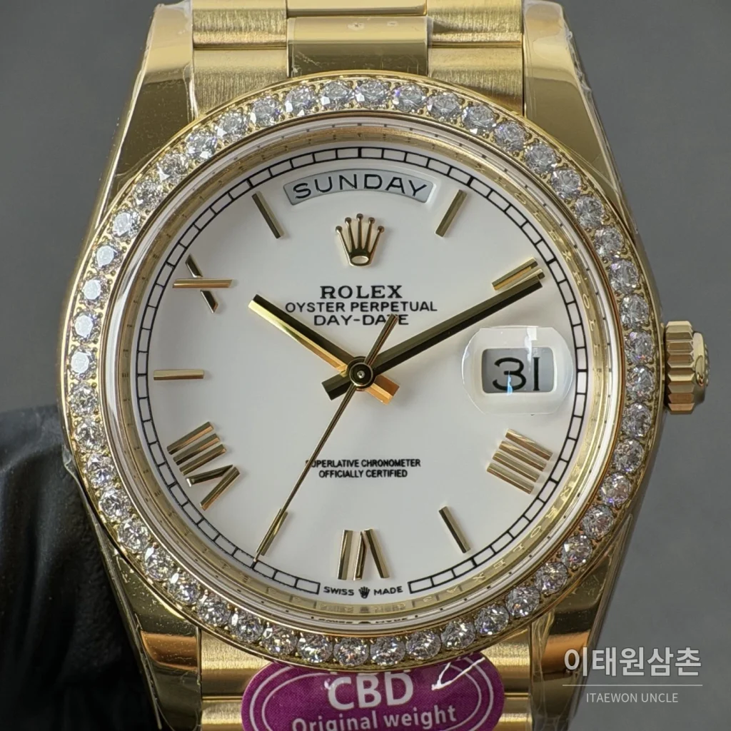 롤렉스 데이데이트 화이트 로만다이얼 라운드다이아 베젤 오토매틱