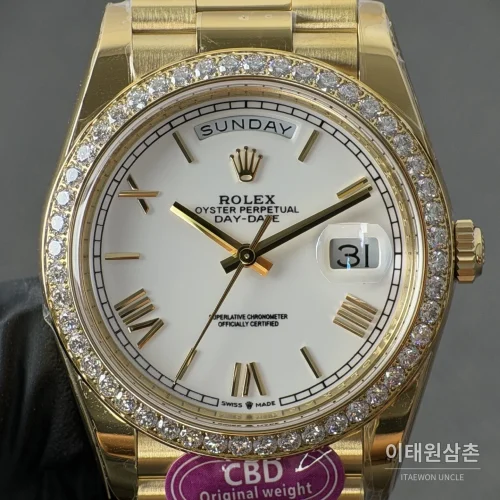롤렉스 데이데이트 화이트 로만다이얼 라운드다이아 베젤 오토매틱