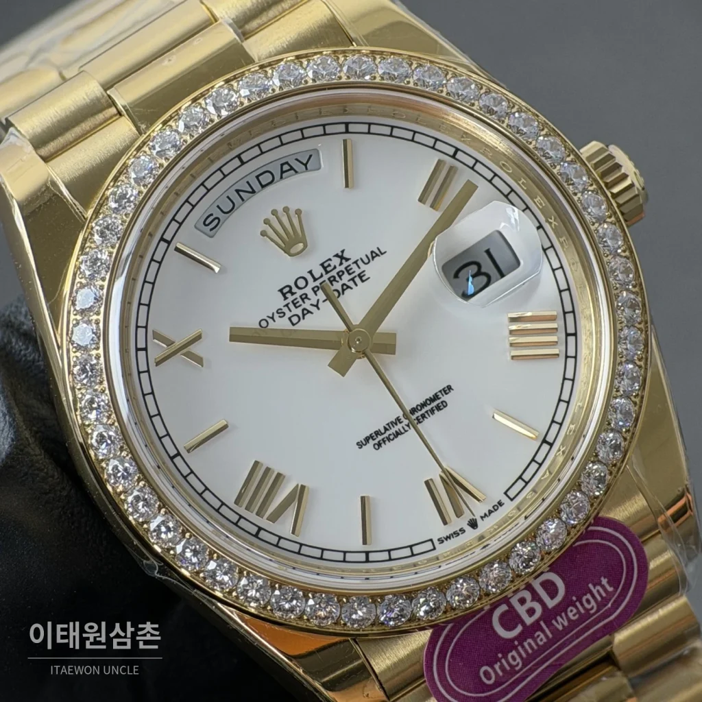 롤렉스 데이데이트 화이트 로만다이얼 라운드다이아 베젤 오토매틱