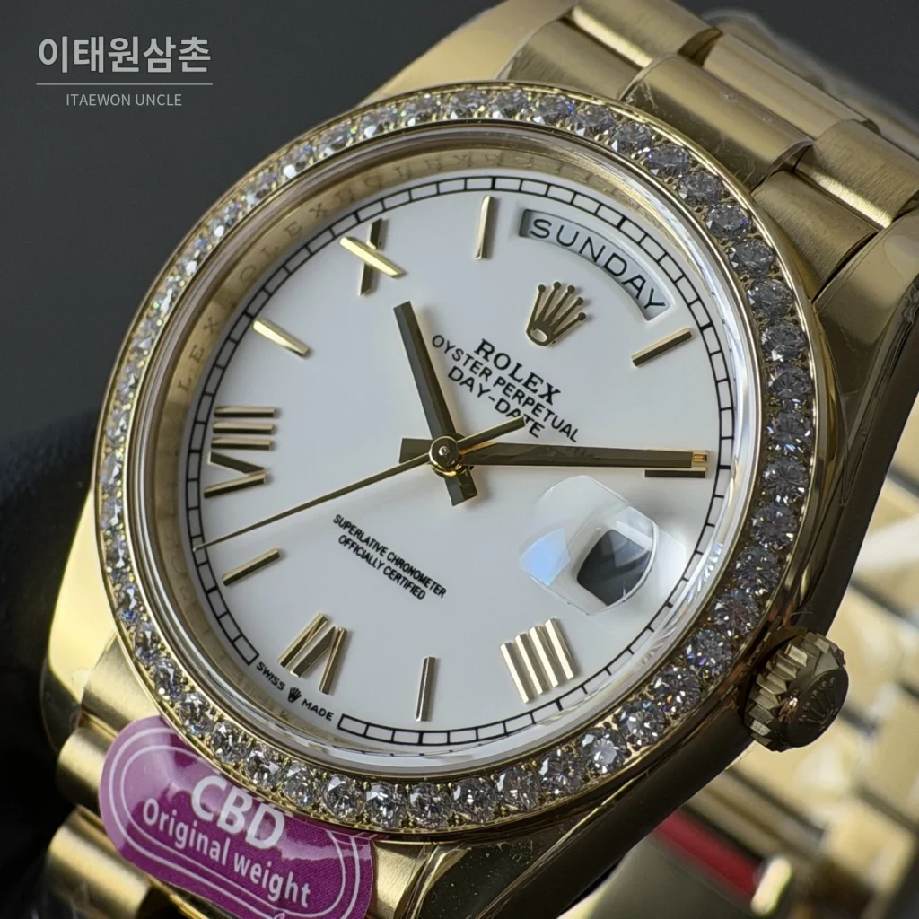 롤렉스 데이데이트 화이트 로만다이얼 라운드다이아 베젤 오토매틱