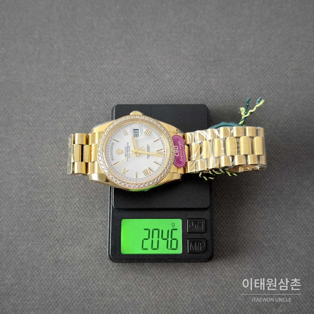 롤렉스 데이데이트 화이트 로만다이얼 라운드다이아 베젤 오토매틱