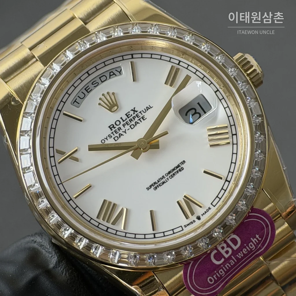 롤렉스 데이데이트 화이트 로만다이얼 스퀘어다이아 베젤 오토매틱