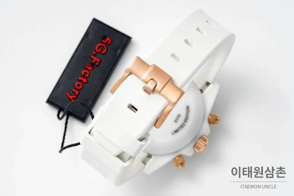 롤렉스 데이토나 AET 커스텀 블랙 화이트 세라믹 크로노그래프 오토매틱 40mm 블랙 / 화이트 화이트 러버 스트랩