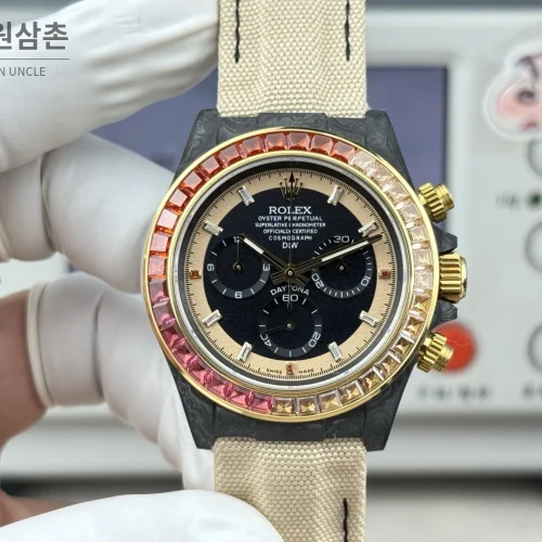 롤렉스 데이토나 카본파이버 블랙다이얼 크로노그래프 오토매틱 40mm 샴페인 나일론 스트랩 롤렉스 데이토나 카본파이버 블랙다이얼 크로노그래프 오토매틱 40mm 샴페인 나일론 스트랩