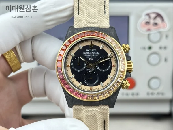 롤렉스 데이토나 카본파이버 블랙다이얼 크로노그래프 오토매틱 40mm 샴페인 나일론 스트랩 롤렉스 데이토나 카본파이버 블랙다이얼 크로노그래프 오토매틱 40mm 샴페인 나일론 스트랩