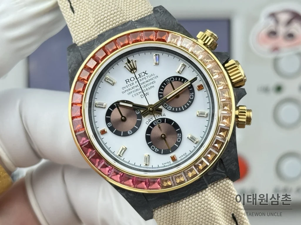 롤렉스 데이토나 카본파이버 블랙다이얼 크로노그래프 오토매틱 40mm 화이트 나일론 스트랩