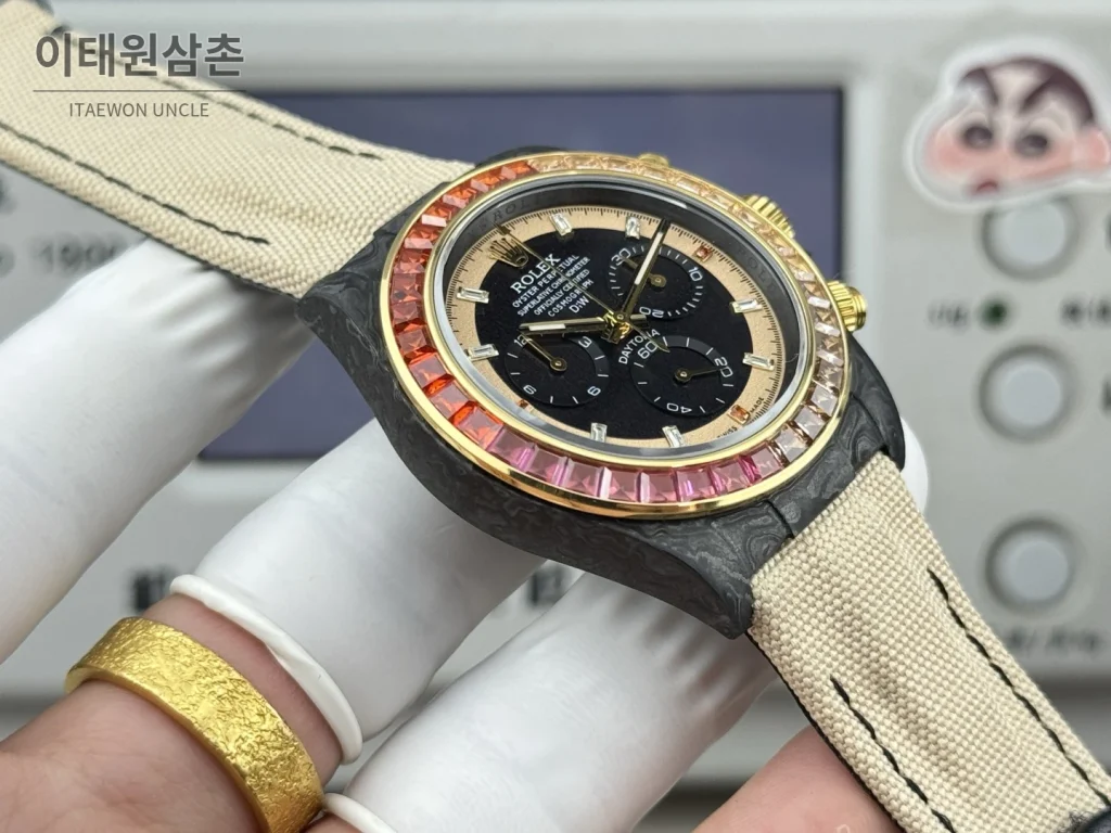 롤렉스 데이토나 카본파이버 블랙다이얼 크로노그래프 오토매틱 40mm 샴페인 나일론 스트랩