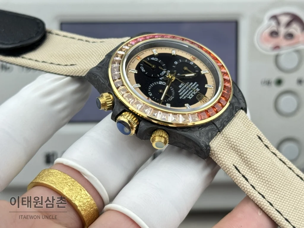 롤렉스 데이토나 카본파이버 블랙다이얼 크로노그래프 오토매틱 40mm 샴페인 나일론 스트랩
