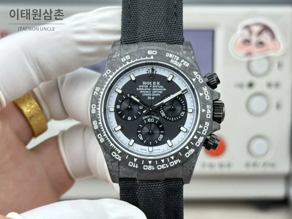 롤렉스 데이토나 카본파이버 크로노그래프 오토매틱 40mm 블랙 블랙 나일론 스트랩 (4) 롤렉스 데이토나 카본파이버 크로노그래프 오토매틱 40mm 블랙 블랙 나일론 스트랩 (4)