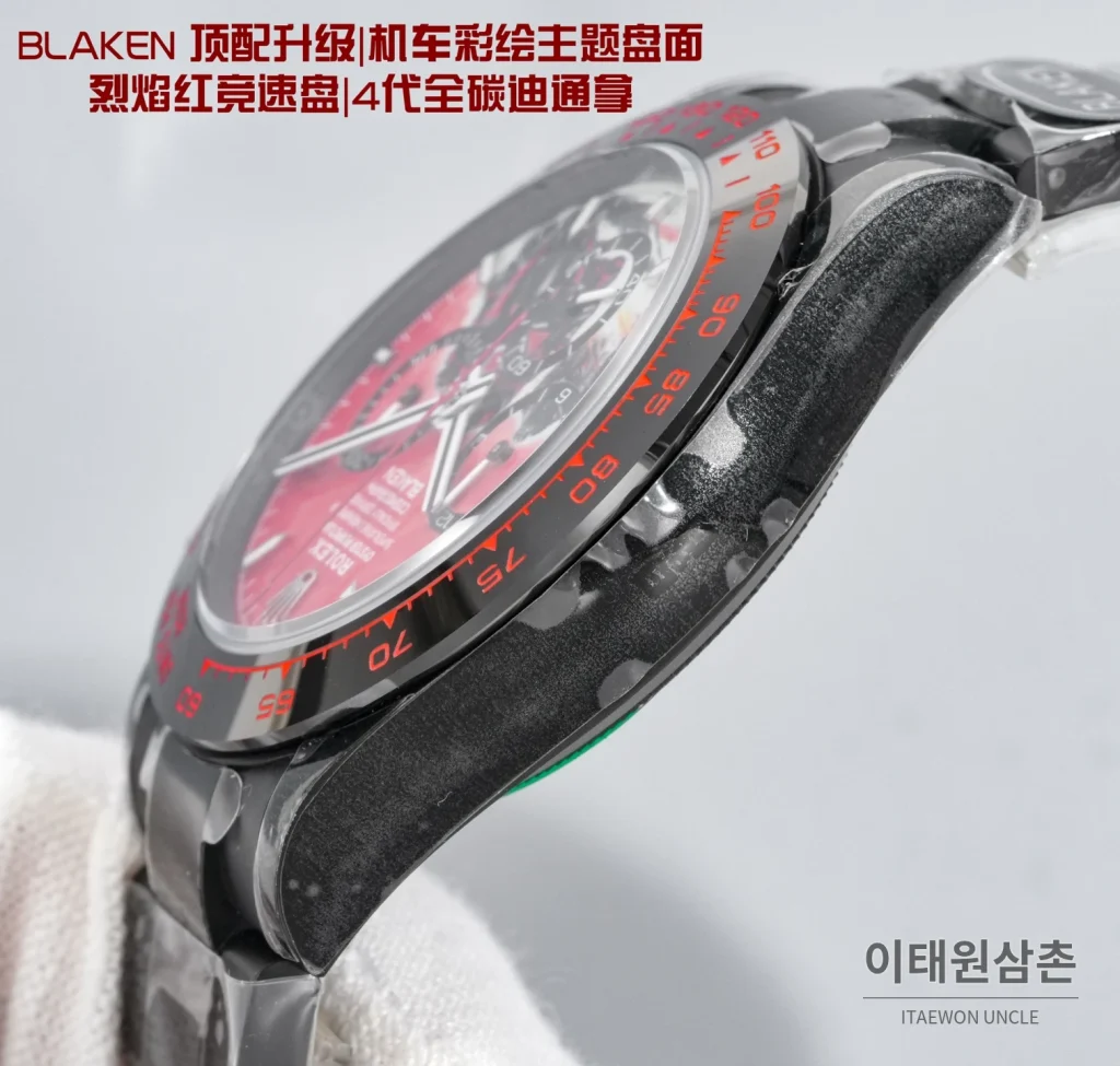 롤렉스 데이토나 크로노그래프 오토매틱 40mm 레드 다이얼 블랙 러버 스트랩 블랙 베젤 카본 케이스