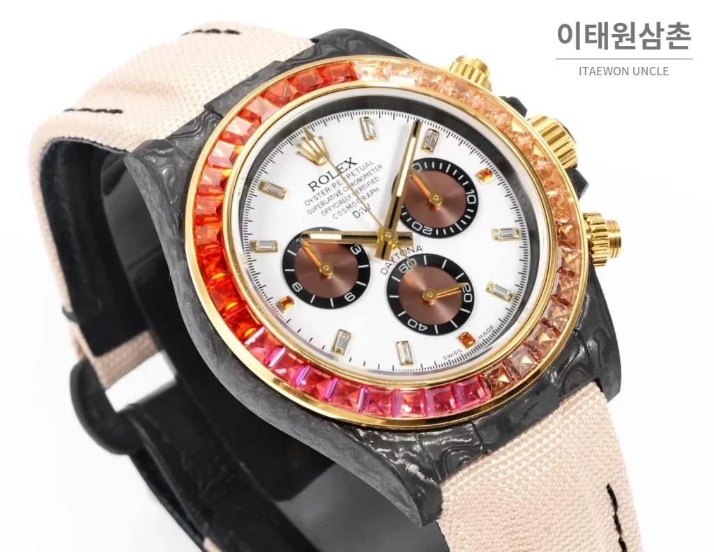 롤렉스 데이토나 크로노그래프 오토매틱 40mm 화이트 다이얼 샴페인 나일론 스트랩 멀티컬러 베젤 카본 케이스