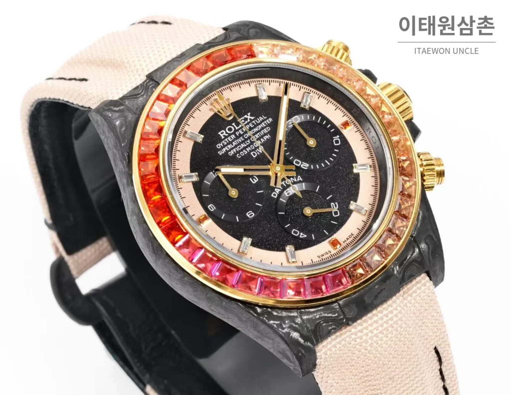 롤렉스 데이토나 크로노그래프 오토매틱 40mm 블랙 다이얼 샴페인 나일론 스트랩 멀티컬러 베젤 카본 케이스