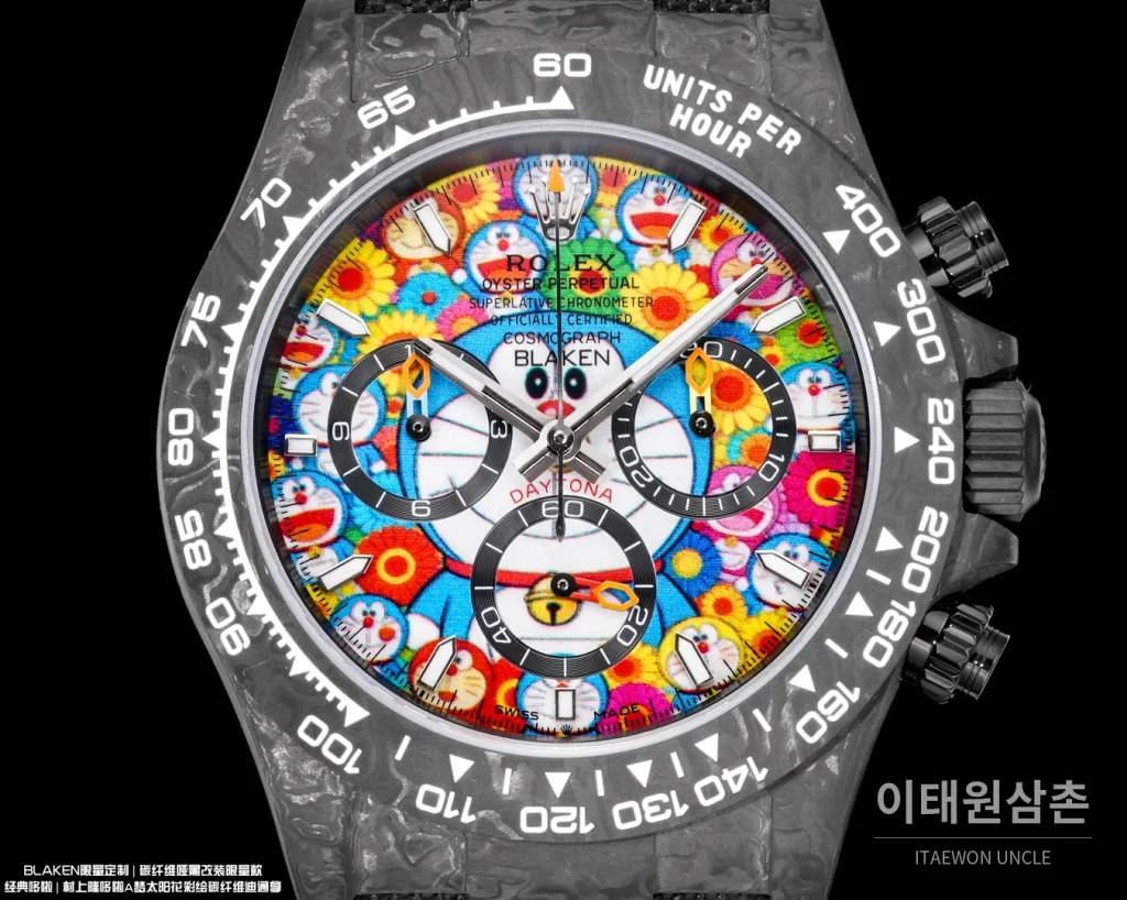 롤렉스 데이토나 크로노그래프 오토매틱 40mm 멀티컬러 다이얼 블랙 나일론 스트랩 그레이 베젤 카본 케이스
