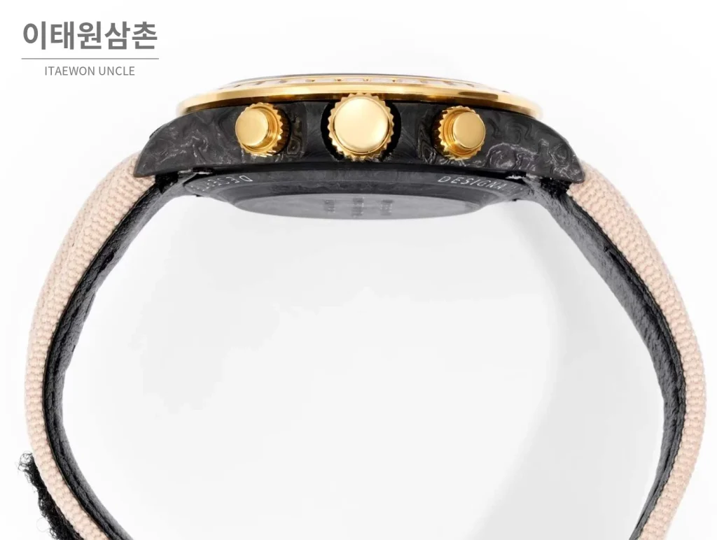 롤렉스 데이토나 크로노그래프 오토매틱 40mm 화이트 다이얼 샴페인 나일론 스트랩 멀티컬러 베젤 카본 케이스