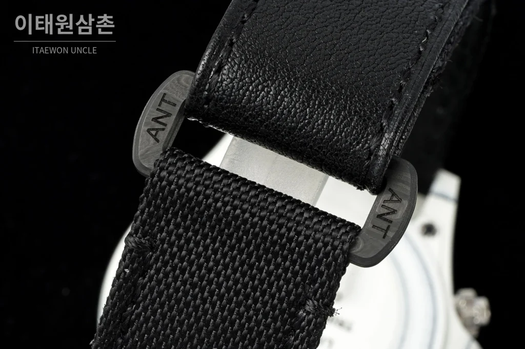 롤렉스 데이토나 크로노그래프 오토매틱 40mm 화이트 다이얼 블랙 나일론 스트랩 블랙 베젤 카본 케이스 (2)