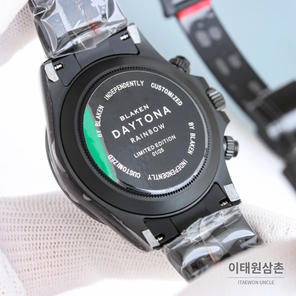 롤렉스 데이토나 크로노그래프 오토매틱 40mm 멀티컬러 다이얼 블랙 러버 스트랩 블랙 베젤