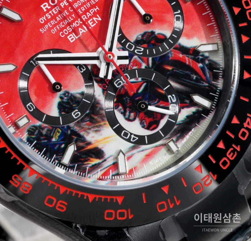 롤렉스 데이토나 크로노그래프 오토매틱 40mm 레드 다이얼 블랙 러버 스트랩 블랙 베젤 카본 케이스