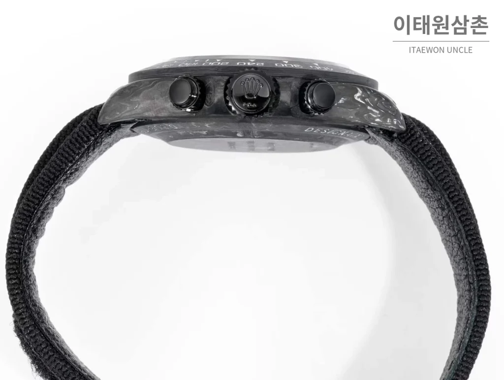 롤렉스 데이토나 크로노그래프 오토매틱 40mm 블랙 다이얼 블랙 나일론 스트랩 블랙 베젤 카본 케이스