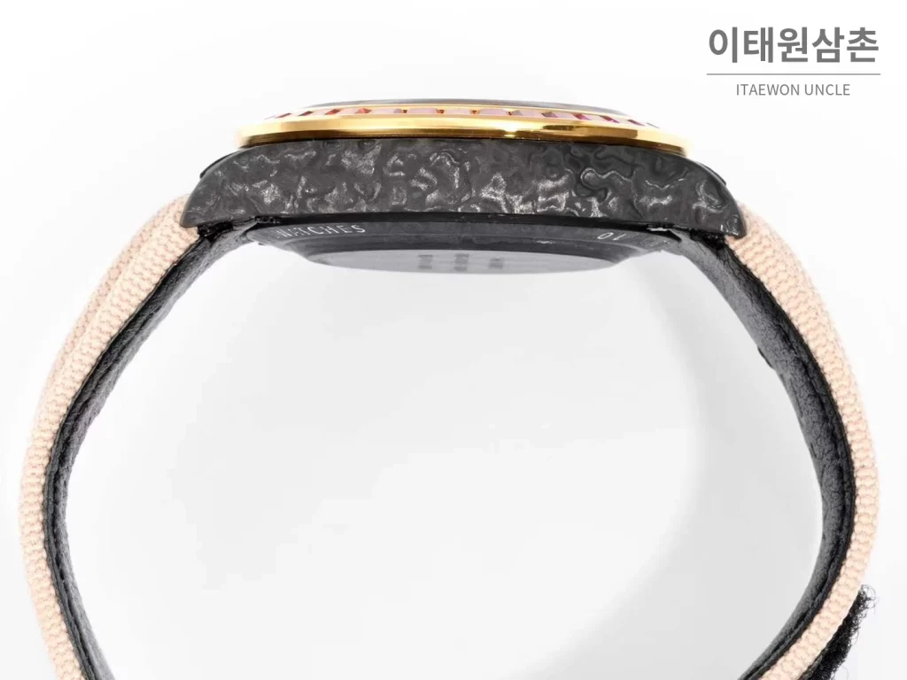 롤렉스 데이토나 크로노그래프 오토매틱 40mm 화이트 다이얼 샴페인 나일론 스트랩 멀티컬러 베젤 카본 케이스