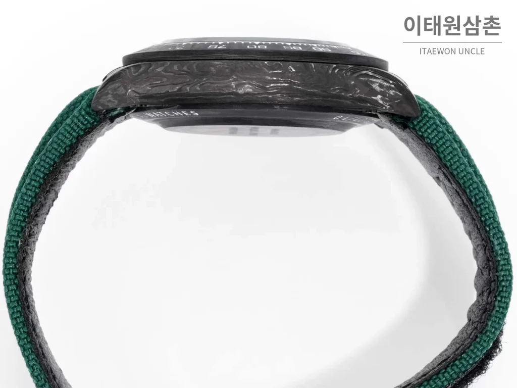 롤렉스 데이토나 크로노그래프 오토매틱 40mm 화이트 다이얼 그린 나일론 스트랩 블랙 베젤 카본 케이스