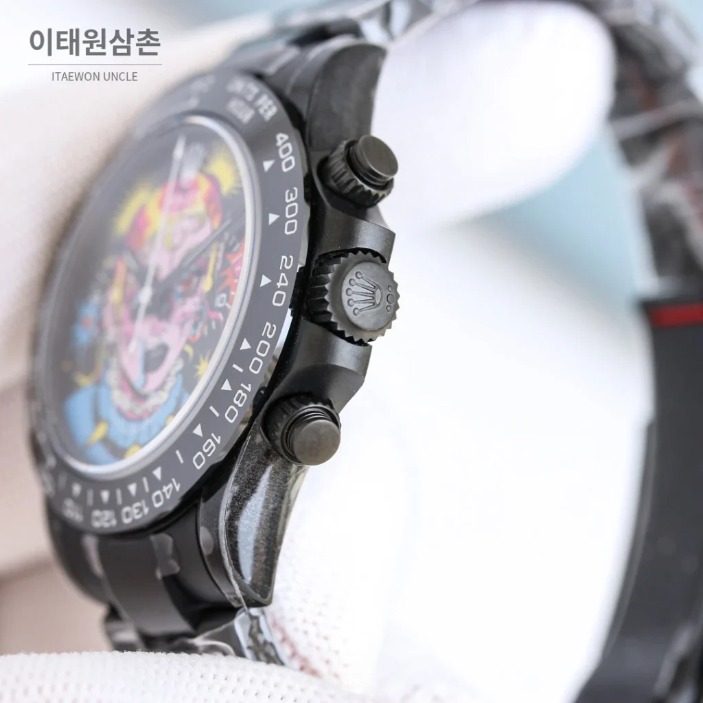 롤렉스 데이토나 크로노그래프 오토매틱 40mm 멀티컬러 다이얼 블랙 러버 스트랩 블랙 베젤