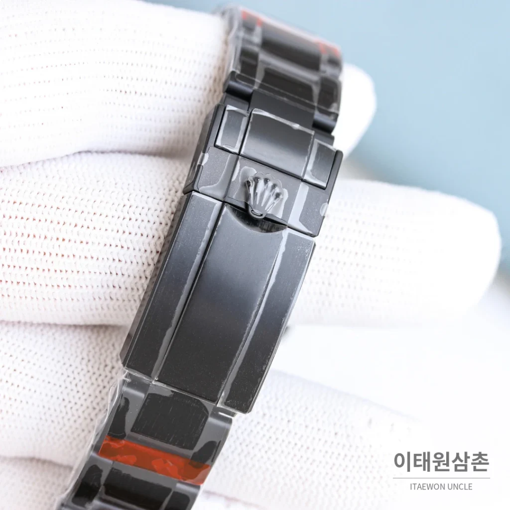 롤렉스 데이토나 크로노그래프 오토매틱 40mm 멀티컬러 다이얼 블랙 러버 스트랩 블랙 베젤
