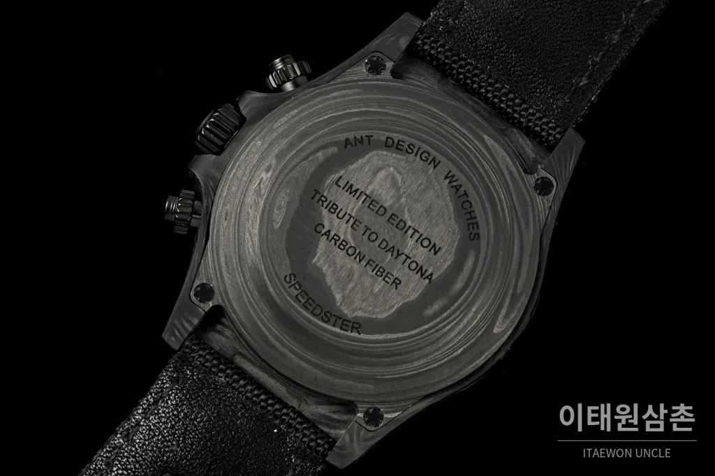 롤렉스 데이토나 크로노그래프 오토매틱 40mm 화이트 다이얼 블랙 나일론 스트랩 블랙 베젤 카본 케이스