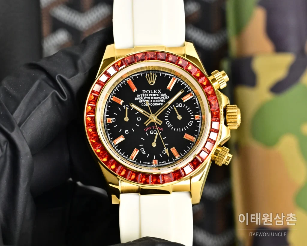 롤렉스 데이토나 크로노그래프 쿼츠 43mm 블랙 다이얼 화이트 러버 스트랩