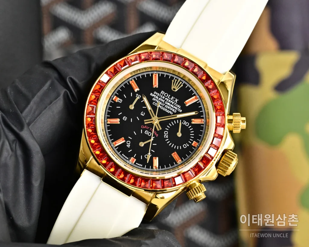 롤렉스 데이토나 크로노그래프 쿼츠 43mm 블랙 다이얼 화이트 러버 스트랩