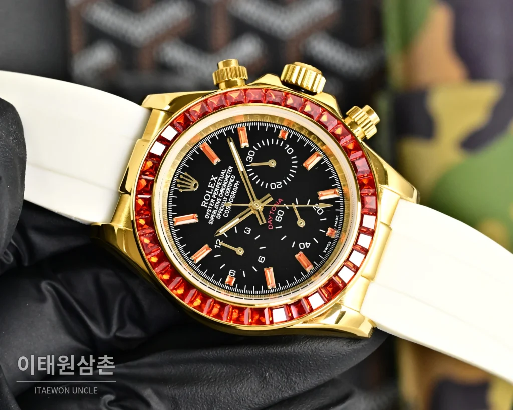 롤렉스 데이토나 크로노그래프 쿼츠 43mm 블랙 다이얼 화이트 러버 스트랩