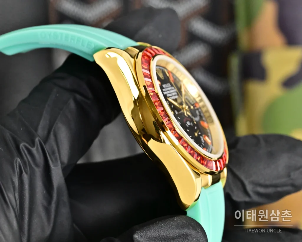 롤렉스 데이토나 크로노그래프 쿼츠 43mm 블랙 다이얼 민트 러버 스트랩
