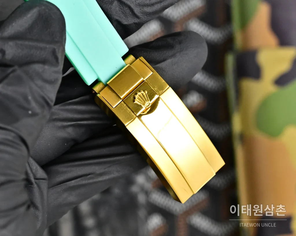 롤렉스 데이토나 크로노그래프 쿼츠 43mm 블랙 다이얼 민트 러버 스트랩