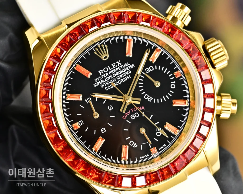 롤렉스 데이토나 크로노그래프 쿼츠 43mm 블랙 다이얼 화이트 러버 스트랩