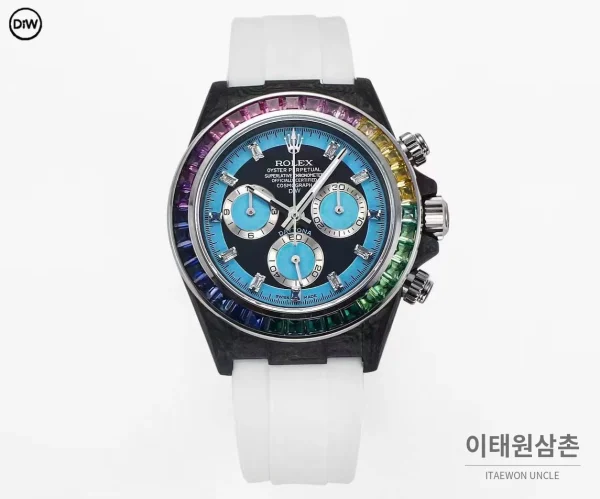 롤렉스 DIW 카본 레인보우베젤 데이토나 크로노그래프 아이스블루 다이얼 화이트 러버 스트랩