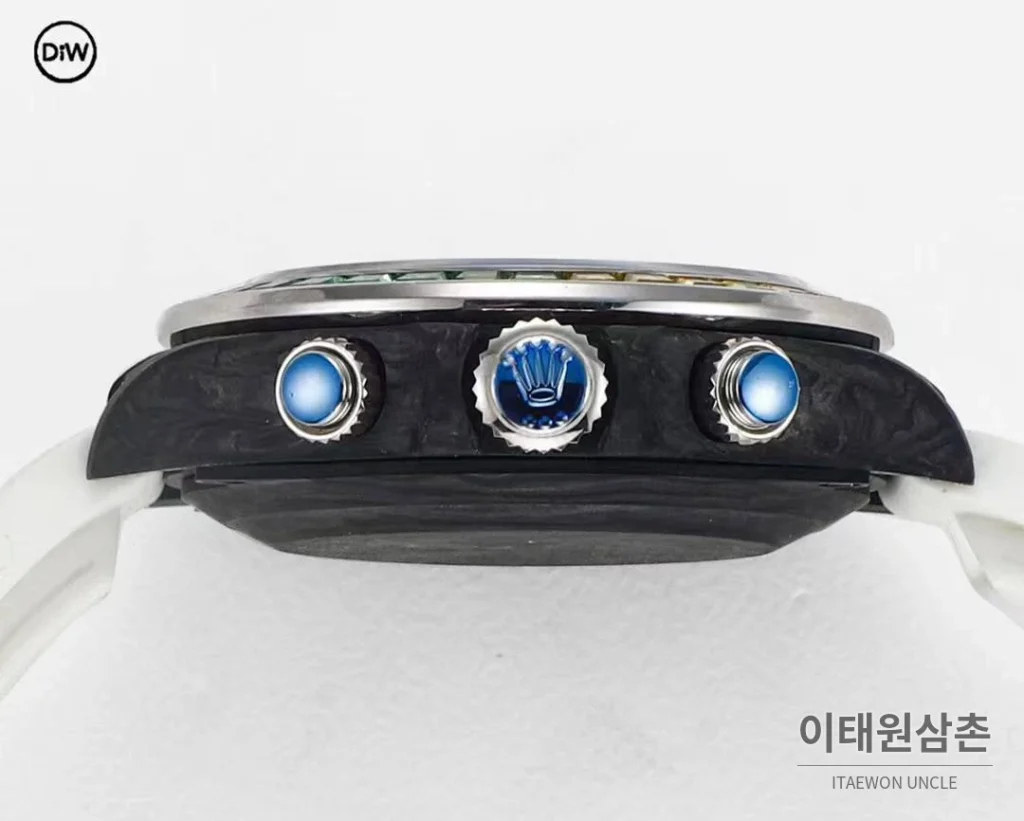 롤렉스 DIW 카본 레인보우베젤 데이토나 크로노그래프 아이스블루 다이얼 화이트 러버 스트랩