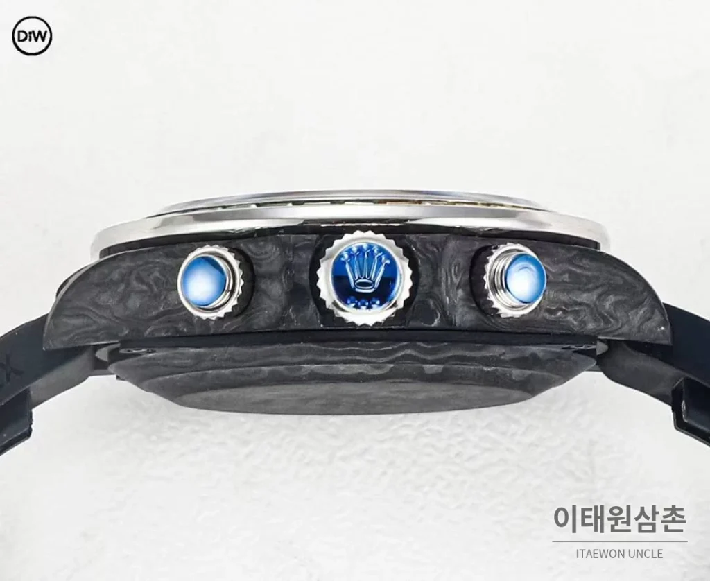 롤렉스 DIW 카본 레인보우베젤 데이토나 크로노그래프 아이스블루 다이얼 블랙 러버 스트랩