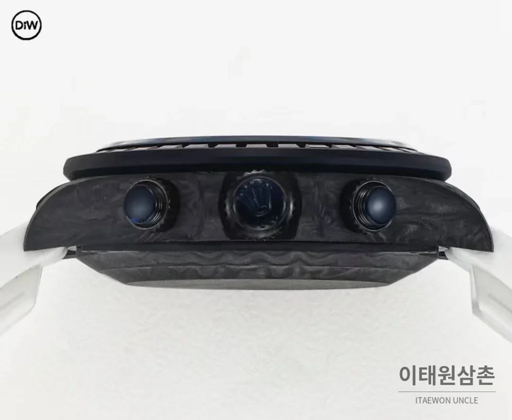 롤렉스 DIW 카본 레인보우베젤 데이토나 크로노그래프 블랙 다이얼 화이트 러버 스트랩