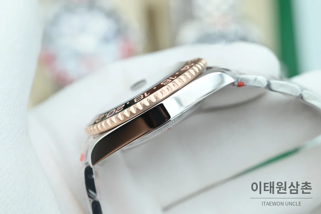 롤렉스 GMT마스터 II 오토매틱 40mm 블랙 다이얼 투톤 브레이슬릿 버건디 베젤