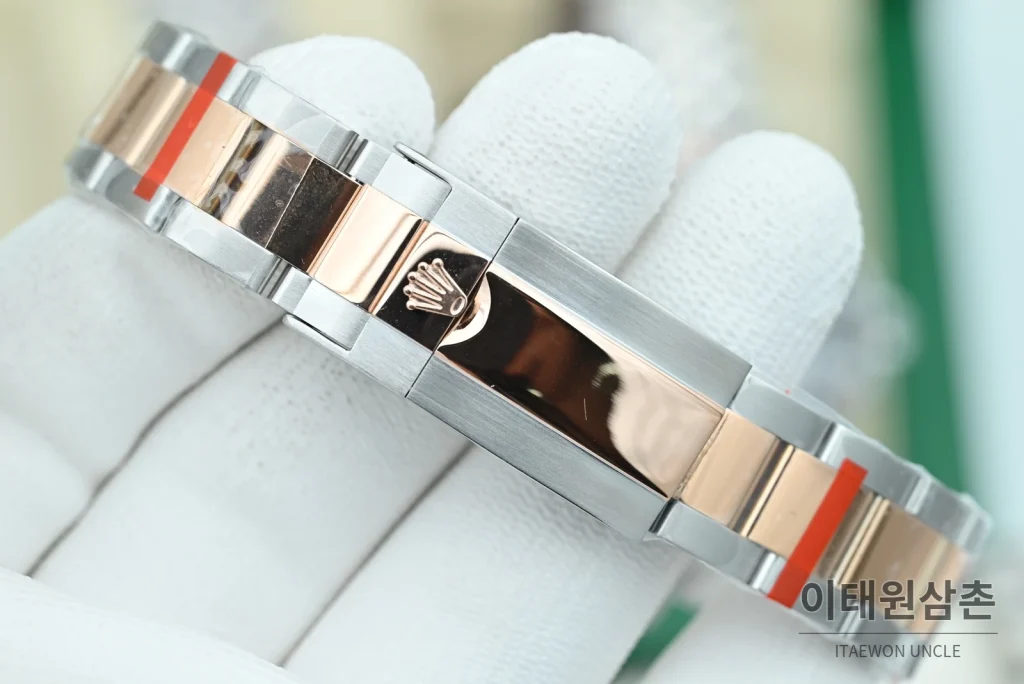 롤렉스 GMT마스터 II 오토매틱 40mm 블랙 다이얼 투톤 브레이슬릿 버건디 베젤