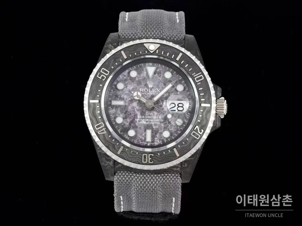 롤렉스 씨드웰러 DiW 카본파이버 블랙다이얼 오토매틱 43mm 그레이 나일론 스트랩 그레이 베젤