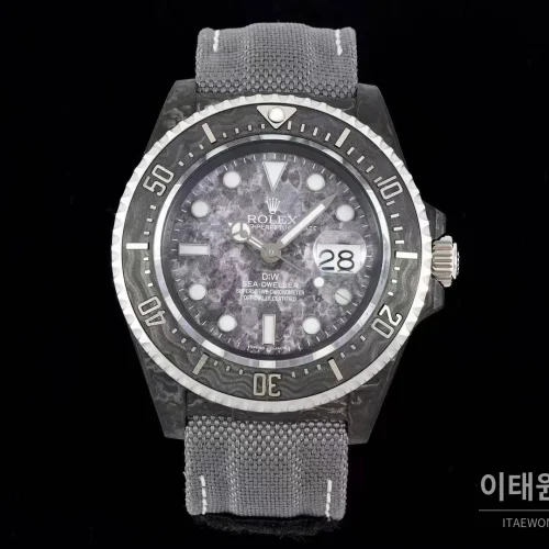 롤렉스 씨드웰러 DiW 카본파이버 블랙다이얼 오토매틱 43mm 롤렉스 씨드웰러 DiW 카본파이버 블랙다이얼 오토매틱 43mm 그레이 나일론 스트랩 그레이 베젤